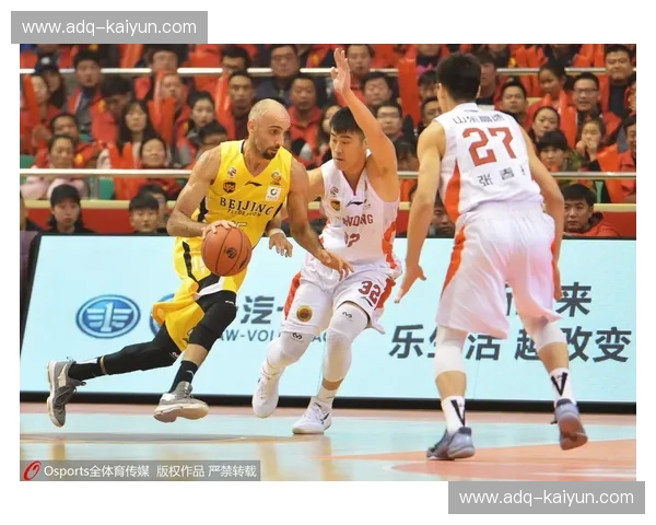 红蓝之争的裂变与共生:中国男篮那段“左右互搏”的燃情岁月 红蓝之争的裂变与共生:中国男篮那段“左右互搏”的燃情岁月